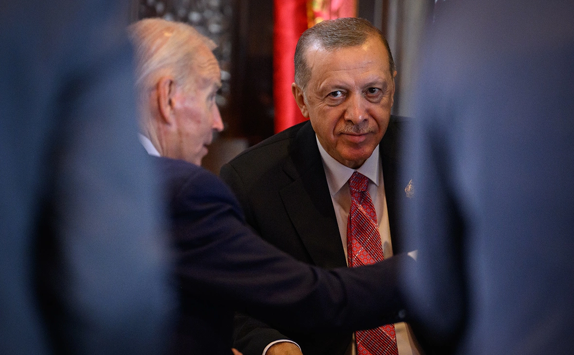 Leon Neal / Getty Images