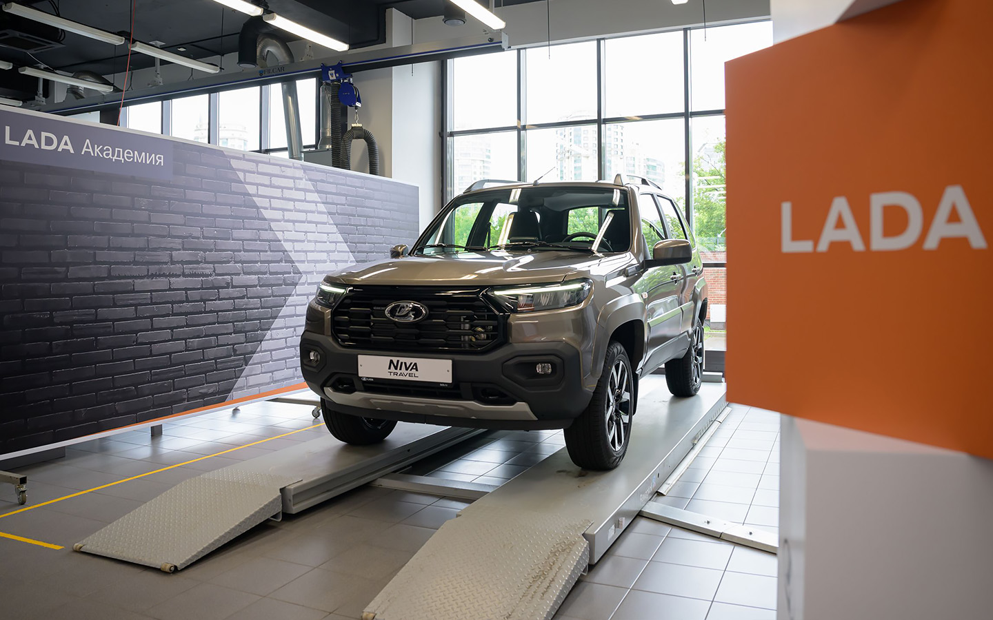 Lada Niva Travel
