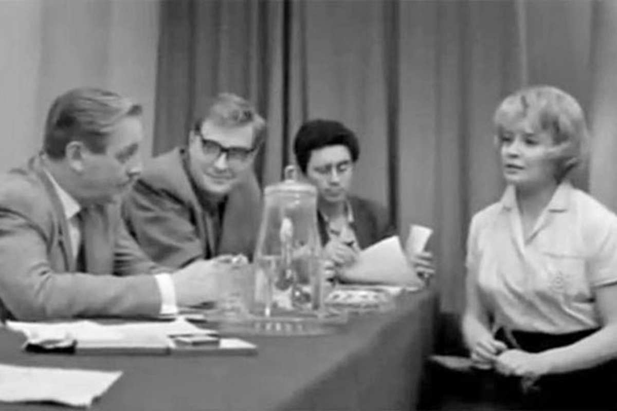 Татьяна Доронина и Олег Басилашвили (в центре) в фильме «Старшая сестра» (1965)