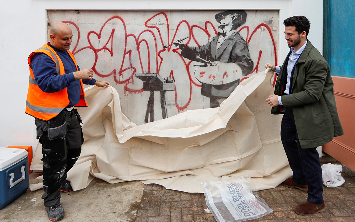 В Лондоне покажут скрытое из-за стройки граффити Бэнкси с Веласкесом