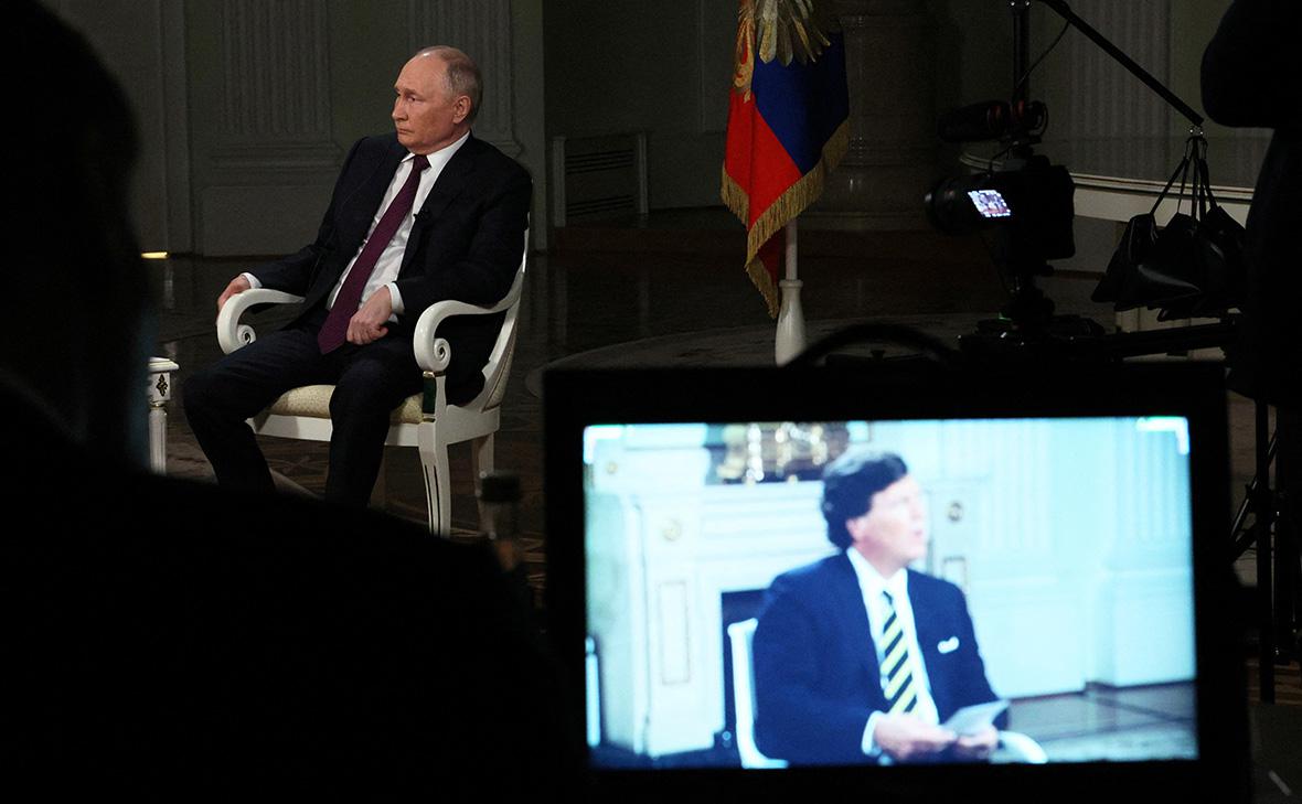 Владимир Путин во время интервью с Такером Карлсоном
