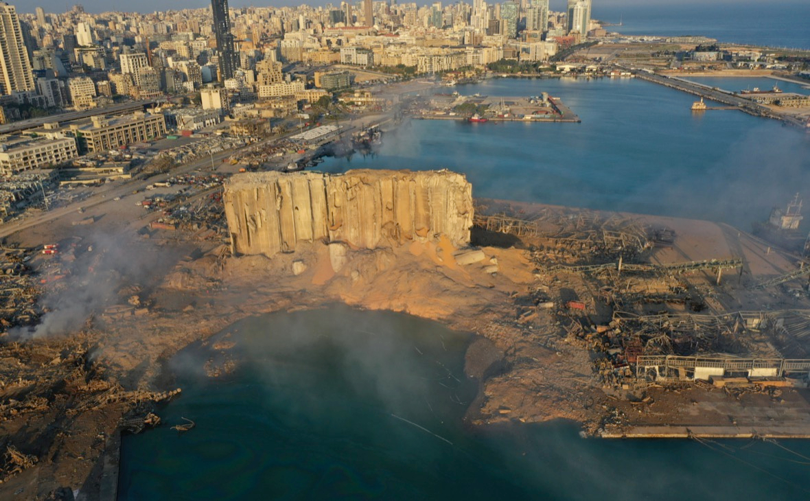 Вид на морской порт Бейрута