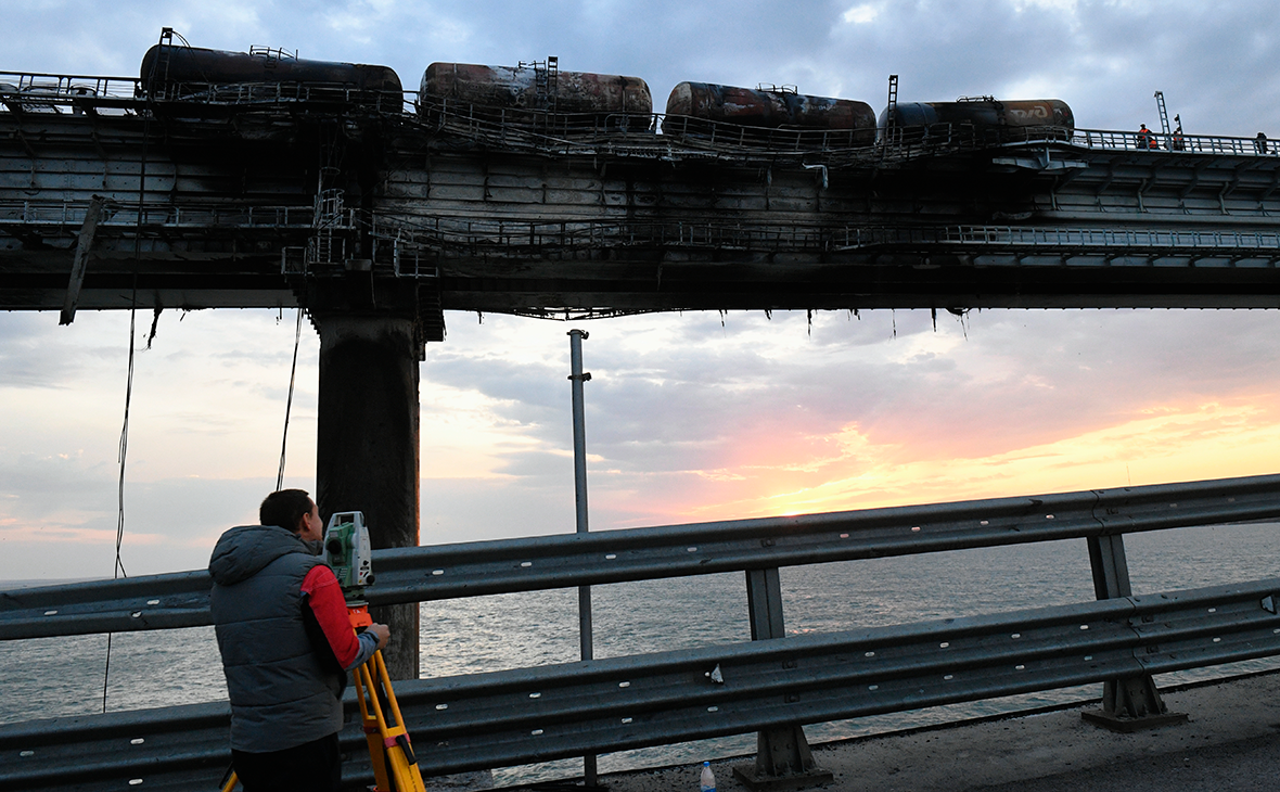 После взрыва на Крымском мосту задержали восемь человек"/>













