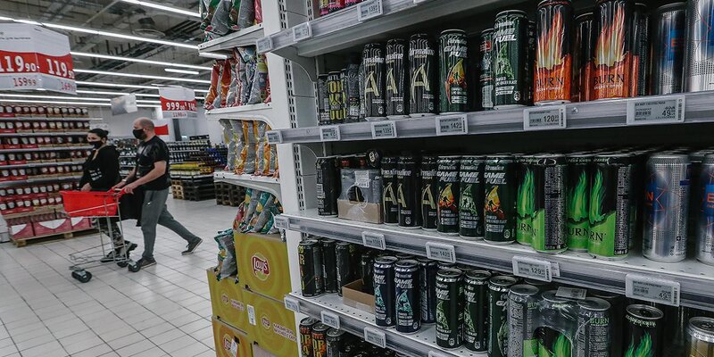 В Новосибирской области частично запретят продажу энергетиков