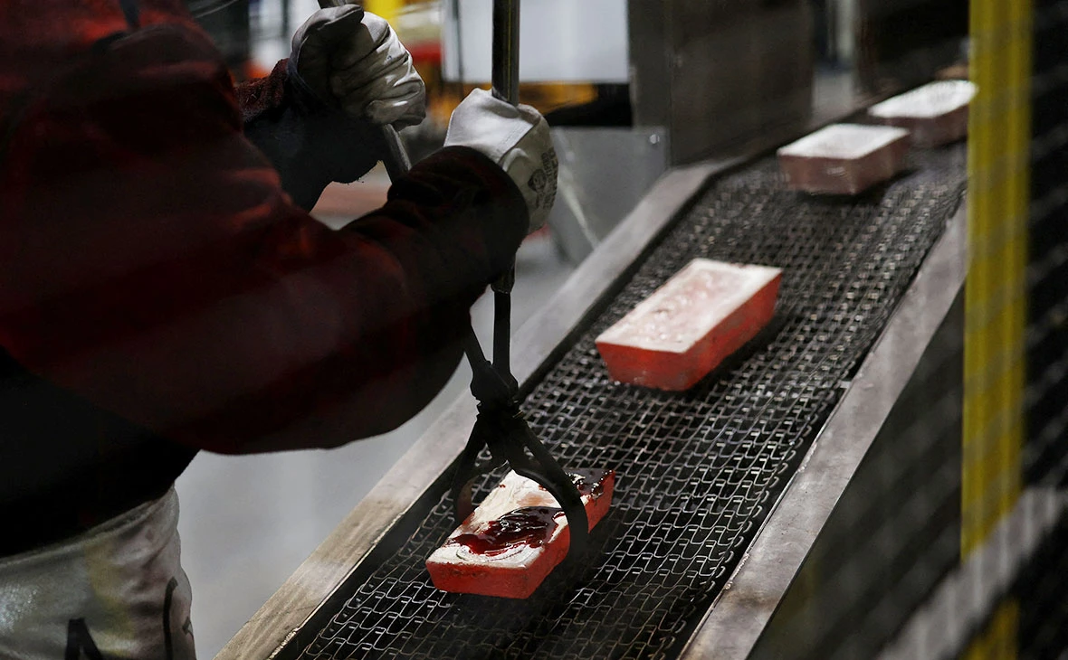 Hollie Adams / Reuters