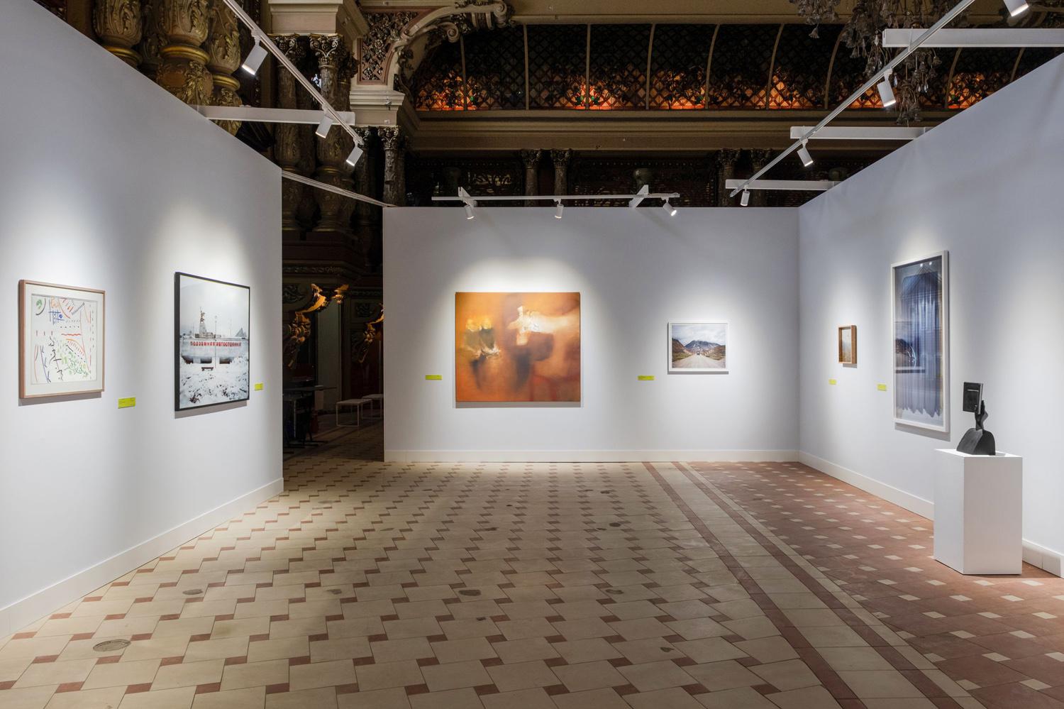 13-й благотворительный аукцион Фонда Cosmoscow прошел в историческом пространстве &laquo;Елисеевского&raquo; магазина