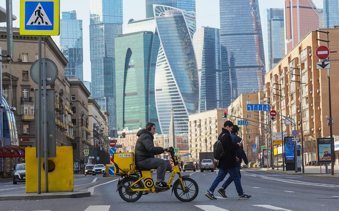 Московских курьеров впервые обяжут сдавать тест на знание ПДД