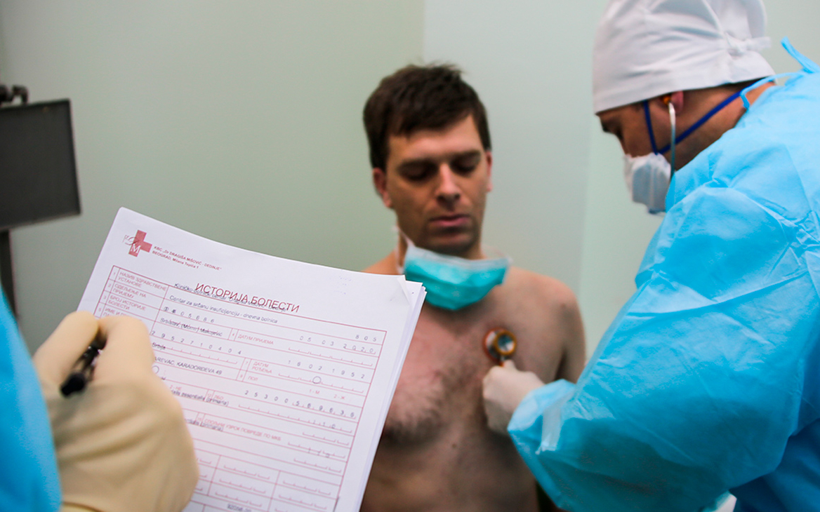 Российские военные врачи начали прием пациентов в Белграде