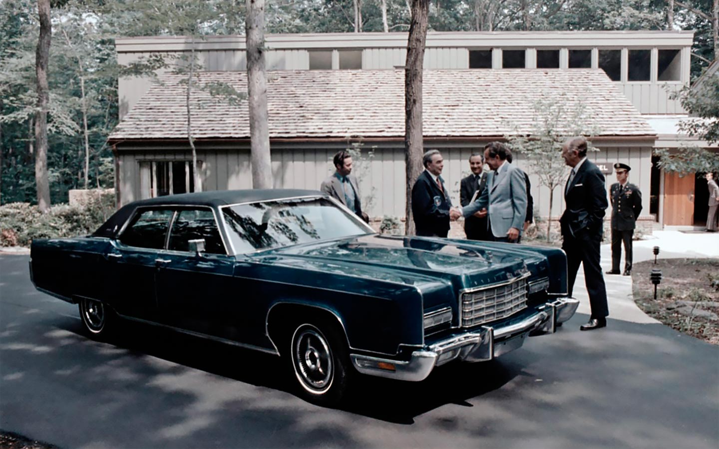 В июне 1973 года в Кэмп-Дэвиде состоялась очередная встреча лидеров (первая в США!), на которой Никсон подарил Брежневу Lincoln Continental.