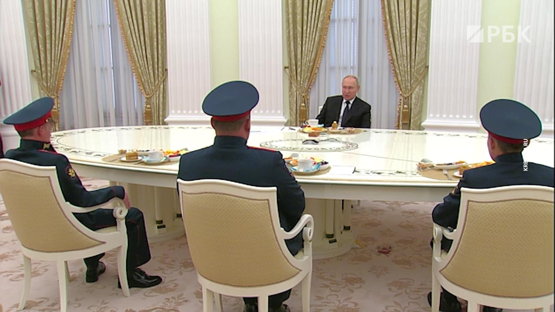 Путин попросил участников спецоперации описать ситуацию в армии