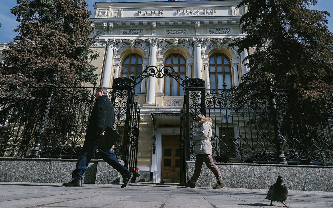 Reuters узнал, что ЦБ предупредил об обрушении цен на нефть, как в 1980-е
