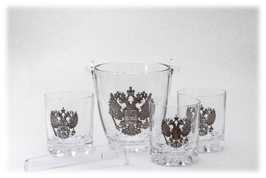 Фото: Виски сет «Державный» (набор из трех стаканов и ведра для льда). Начальная цена 3 тысячи 200 рублей