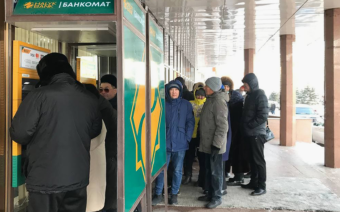 Финансовые компании рассказали, как работают в Казахстане в условиях ЧП
