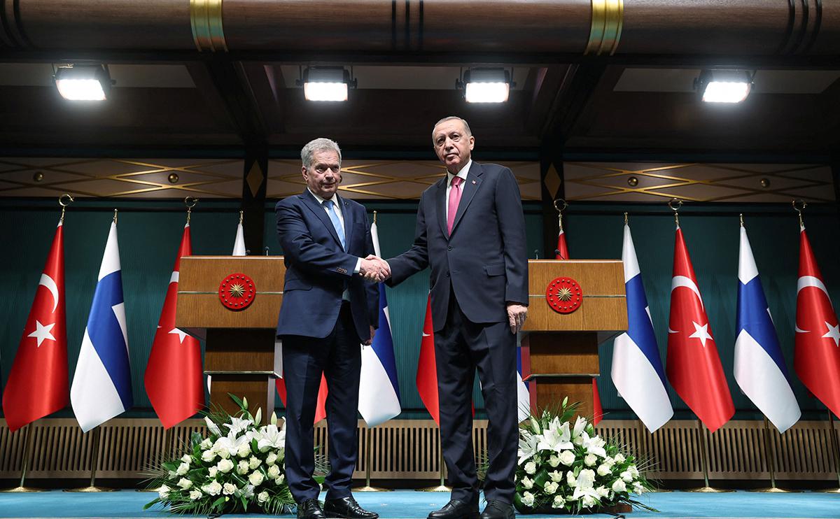 Реджеп Тайип Эрдоган (справа) и президент Финляндии Саули Ниинистё