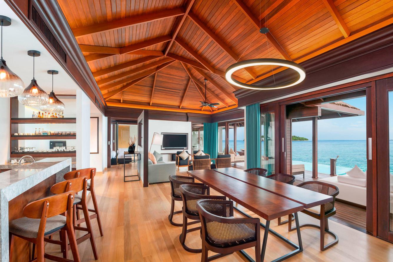 Надводная вилла в отеле Sheraton Maldives Full Moon Resort & Spa
