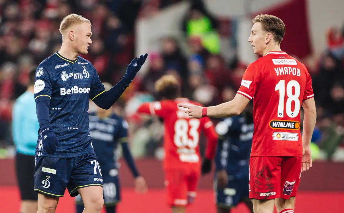 Константин Тюкавин (&laquo;Динамо) и Наиль Умяров (&laquo;Спартак&raquo;)