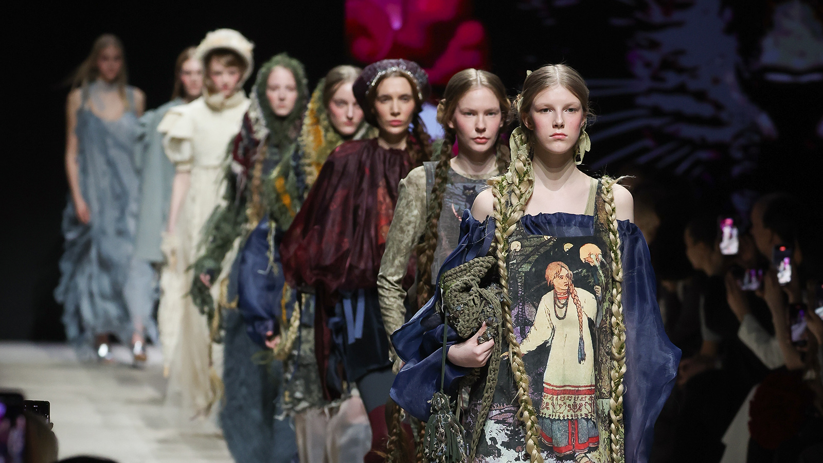 Русские сказки и роботы: как прошел второй день Московской недели моды