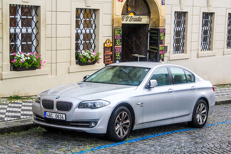 BMW 525

Каждый такой автомобиль в реестре обошелся бюджету в среднем в&nbsp;1,5 млн руб. Больше всего эту марку любят в управделами президента и МВД
