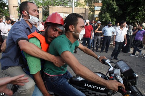 Беспорядки в Каире обернулись введением комендантского часа