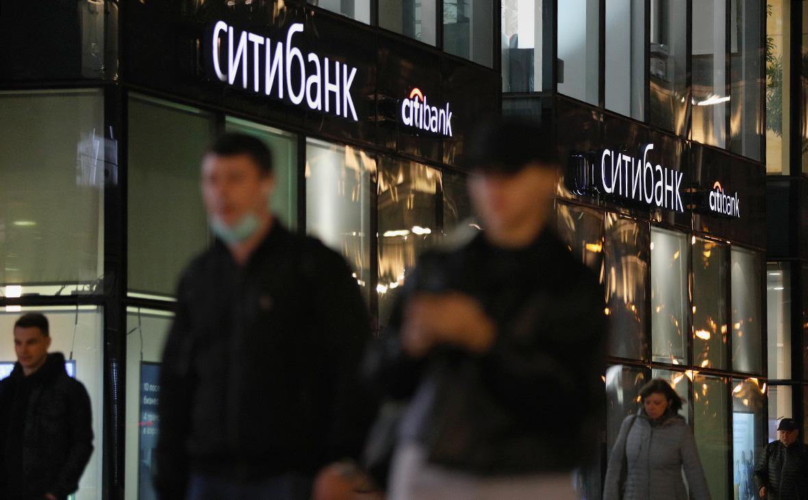 Ситибанк предупредил клиентов о принудительной конвертации валюты в рубли