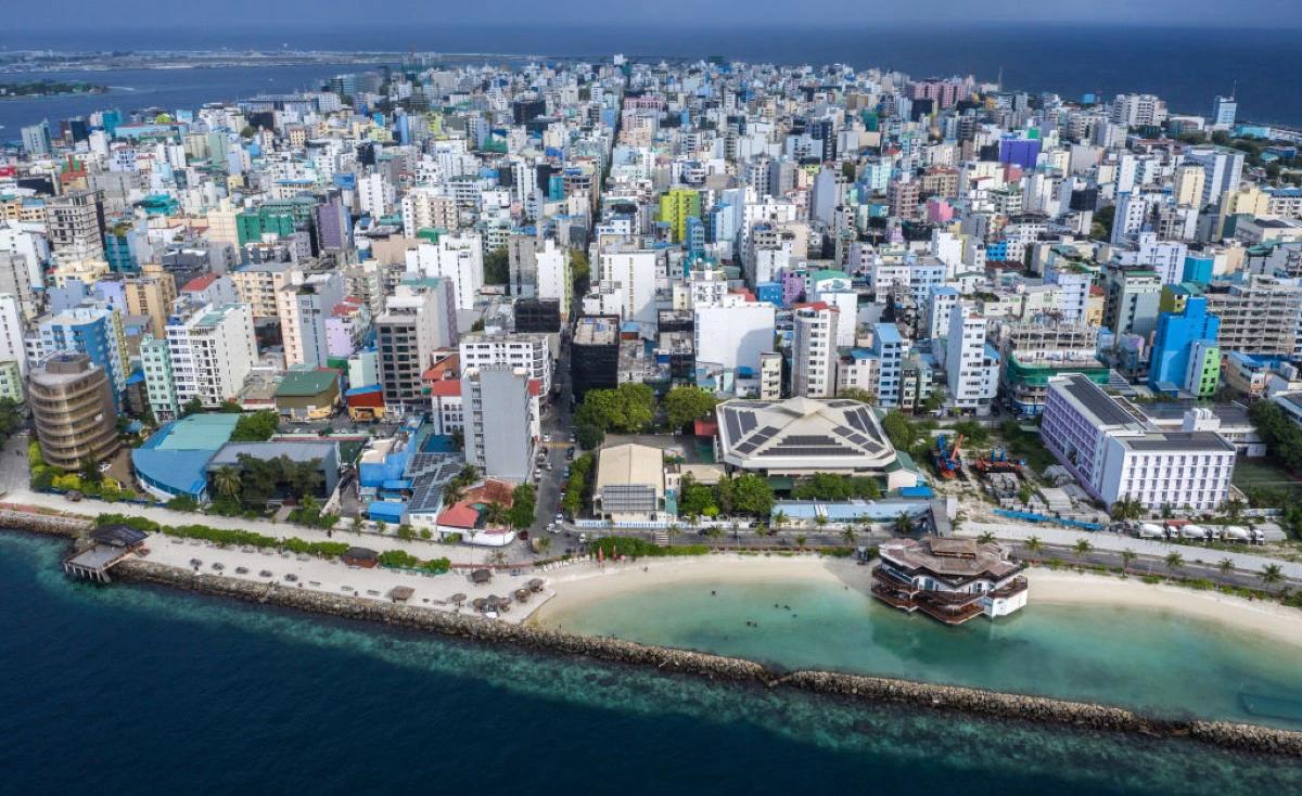 <p>Мале &mdash; столица Мальдивской Республики, до 80% которой возвышается над уровнем окружающего моря всего на 1 м</p>