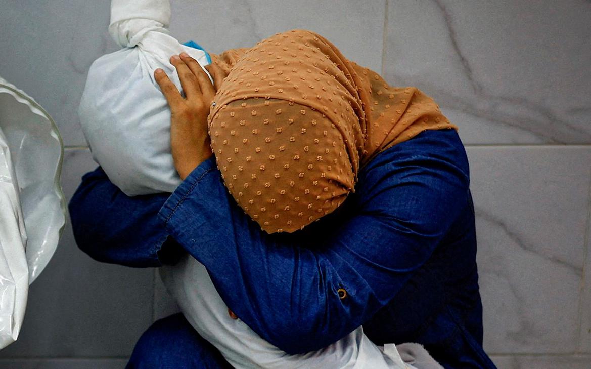 World Press Photo назвала снимком года кадр из морга в секторе Газа