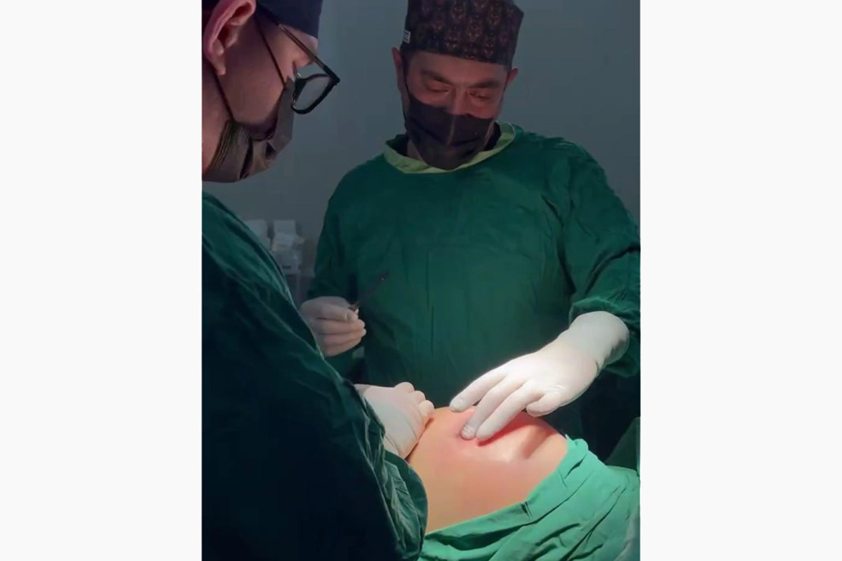 <p>Хирурги&nbsp;Видновской клинической больницы провели операцию по удалению гноя после неудачной пластической операции ягодиц</p>