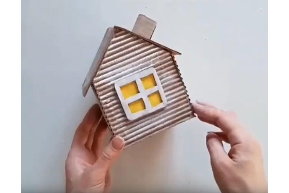 Как сделать новогодний домик из картона