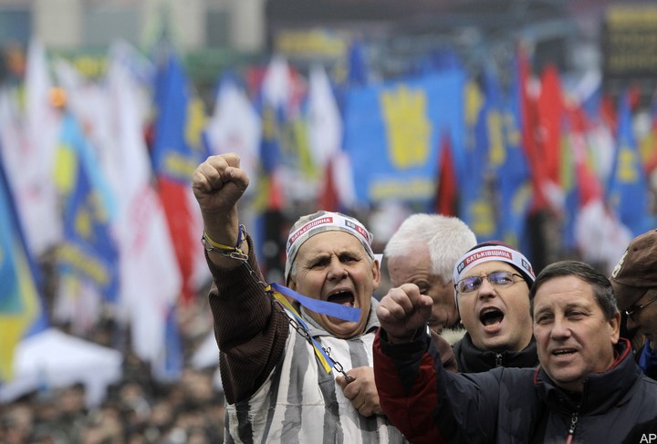 "Беркут" выгнал украинскую оппозицию с Майдана Независимости