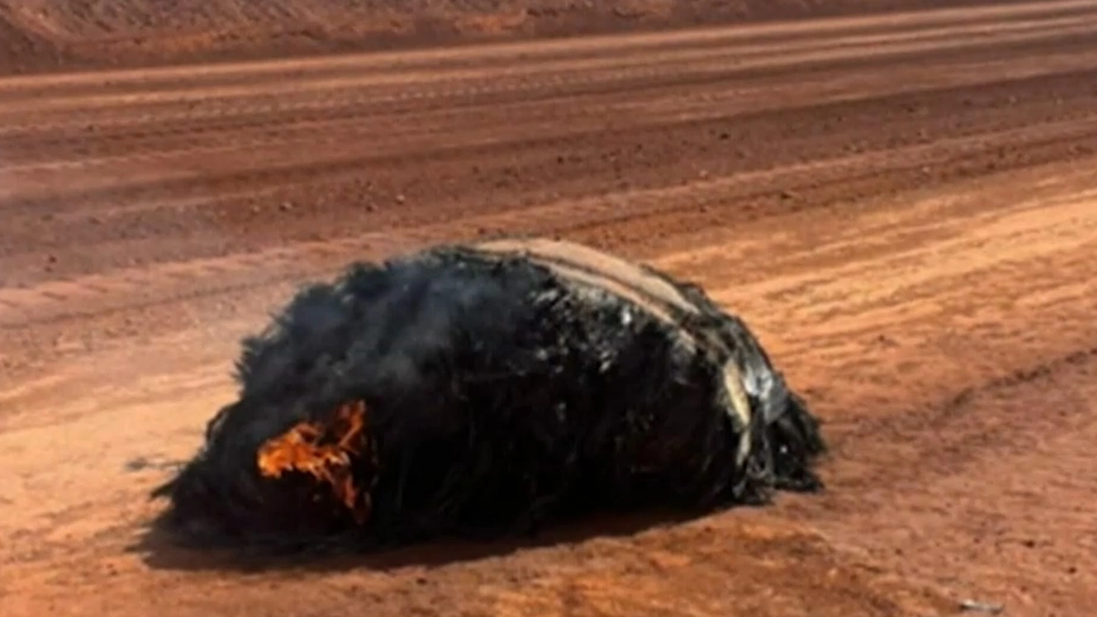 Пылающий обломок космического мусора, регион Пилбара, Западная Австралия