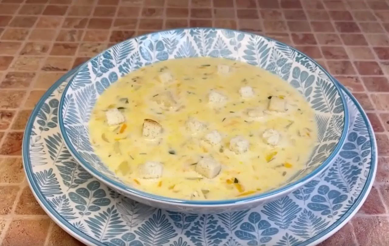 Посыпьте суп зеленью