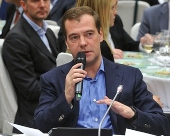 Д.Медведев попросил бизнес помочь добиться отмены виз между РФ и ЕС
