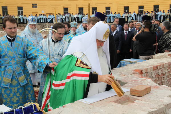 Патриарх отметил вклад властей Татарстана в воссоздание собора в Казани