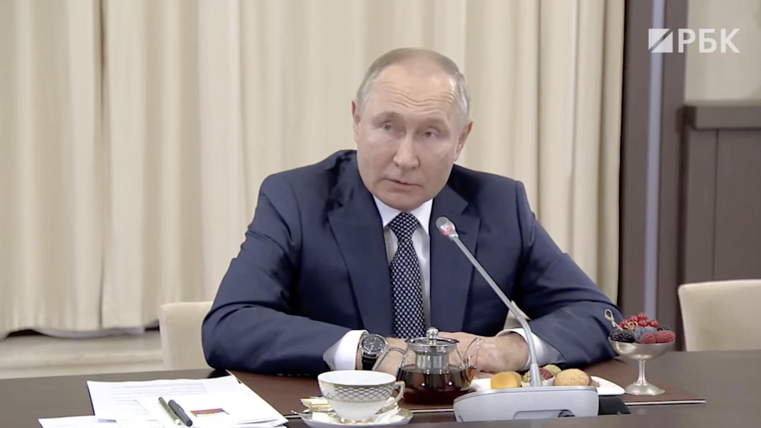 Путин призвал матерей военных не доверять информации в интернете
