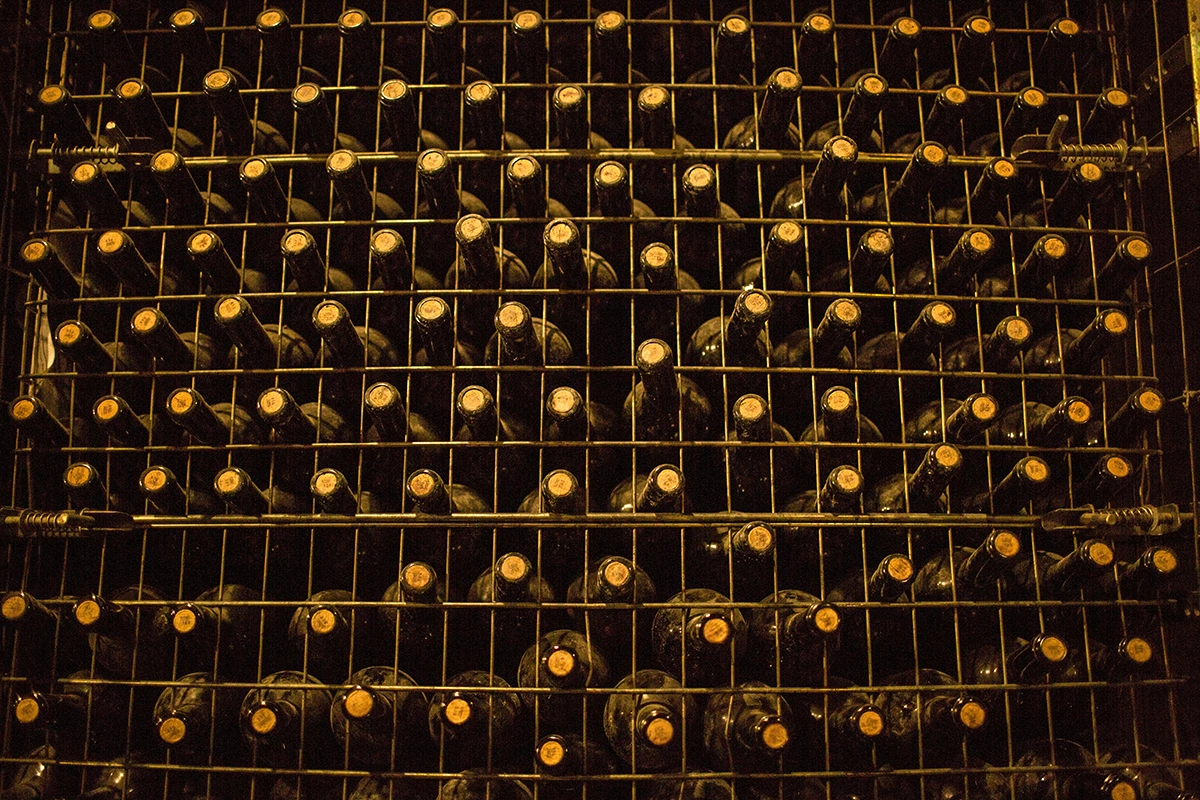 С 1 января 2026 года вместе с брендом шампанского новый владелец получит историческую коллекцию вин, включая бутылки 1907 года, поднятые с затонувшего в 1916 году в Балтийском море судна, которое было обнаружено в конце 1990-х годов