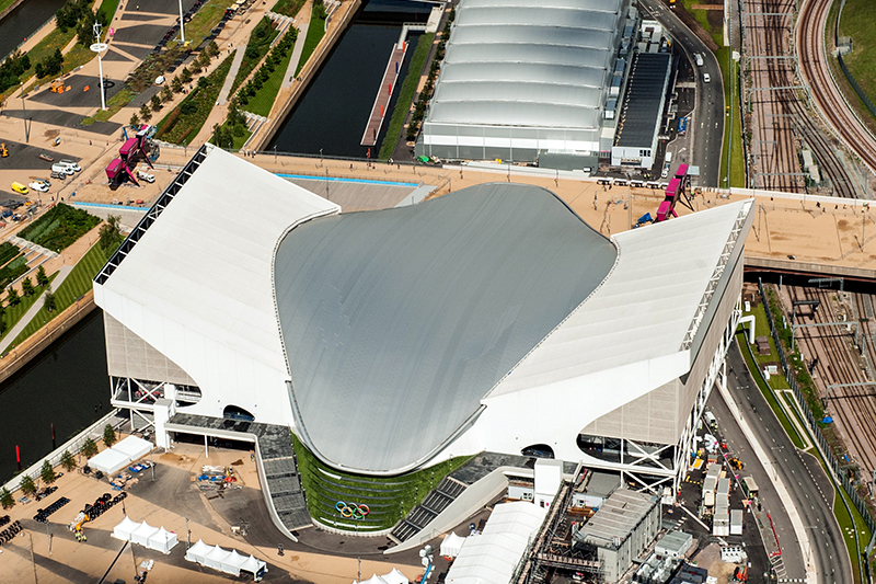 Центр водных видов спорта, Лондон

Проект Хадид&nbsp;был реализован&nbsp;к&nbsp;лондонской Олимпиаде 2012 года. Жюри выбрало его&nbsp;из&nbsp;более чем&nbsp;200 вариантов, он&nbsp;был удостоен Притцкеровской премии. Стоимость постройки составила около &pound;269 млн
