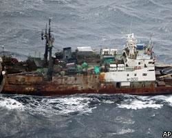Российский траулер блокирован судами норвежских ВМФ