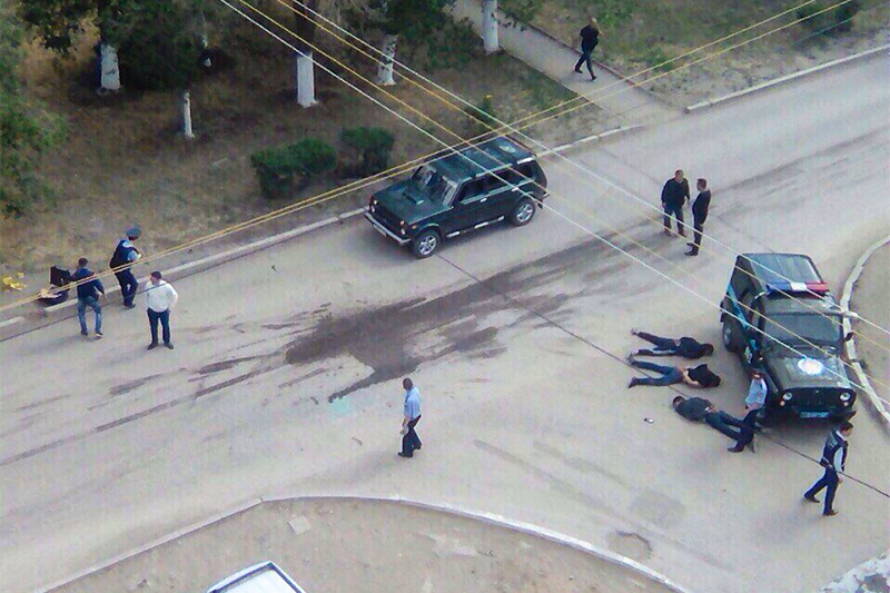 Сотрудники&nbsp;МВД Казахстана во время задержания&nbsp;участников серии нападений в Актобе




