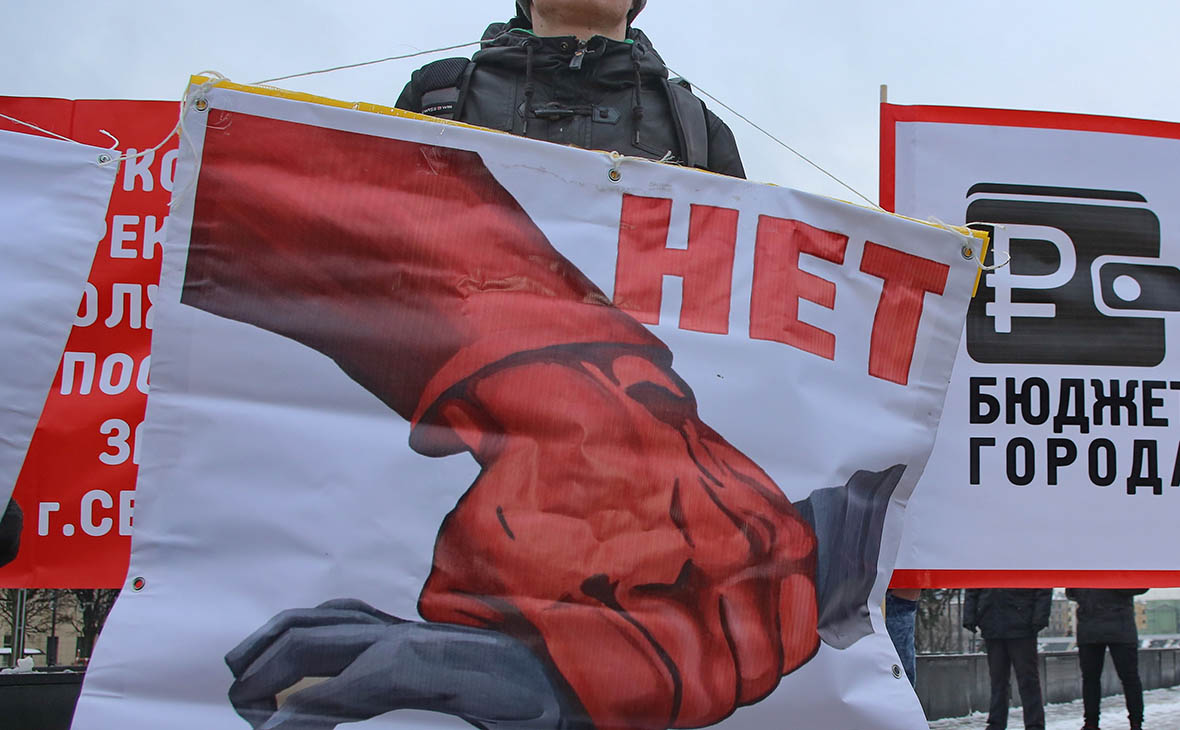 МВД возбудило дело о гей-пропаганде из-за листовок против КПРФ — РБК