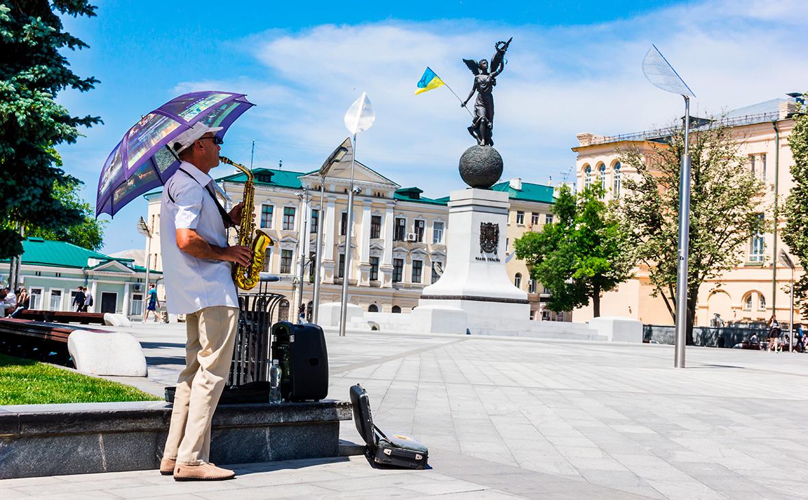 Памятник Независимости в Харькове, Украина