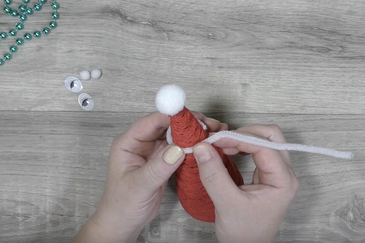 Как сделать новогоднего гнома из ниток