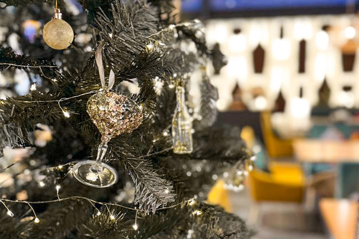 Как российские виноделы украсили свои елки