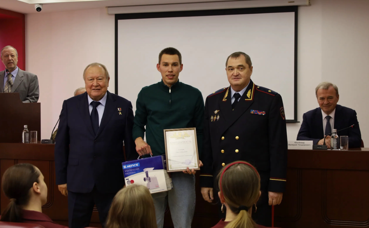 Егор Залесов