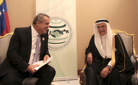 Министр нефти Венесуэлы Эулохио дель Пино (слева) и&nbsp;его коллега из&nbsp;Саудовской Аравии Али ибн Ибрагим ан-Нуайми​. Архивное фото