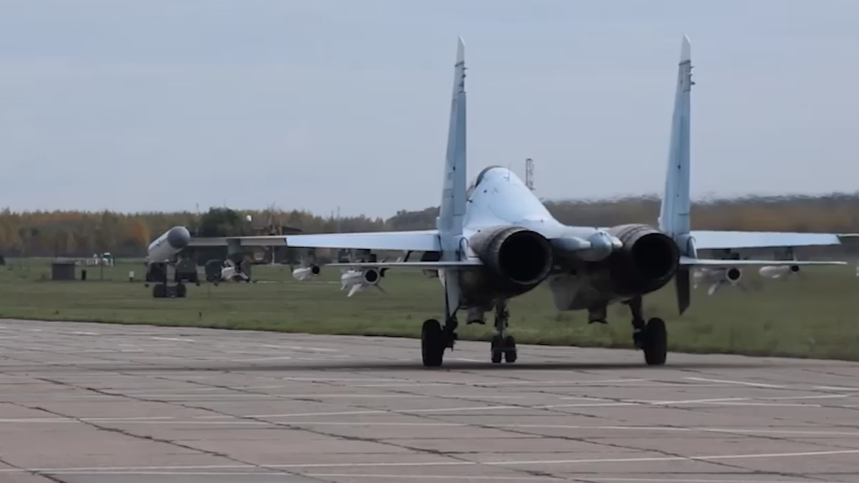 Минобороны показало видео сбившего украинский самолет истребителя Су-30СМ