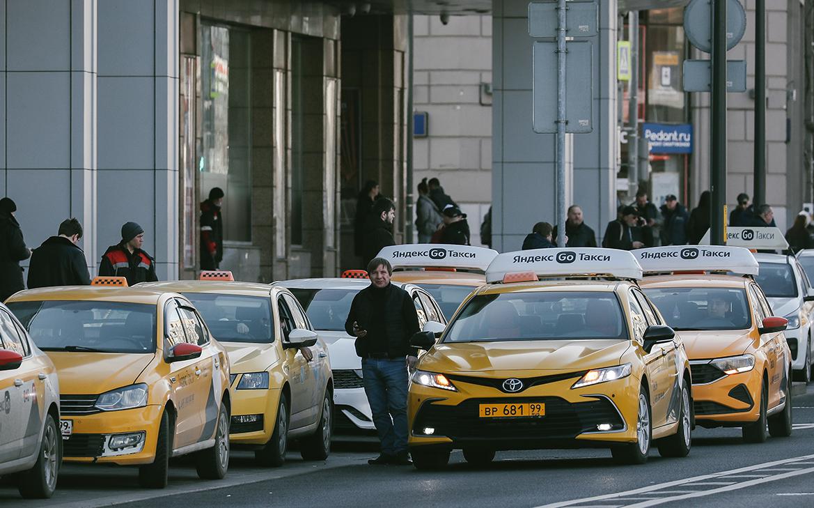Госдума приняла закон об обязательном страховании пассажиров такси