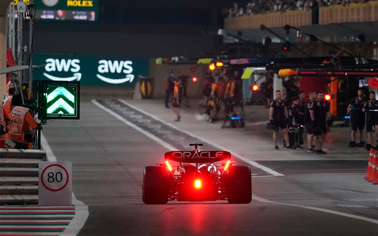 Болид Макса Ферстаппена на Гран-при Абу-Даби Формулы 1, ноябрь 2023 года