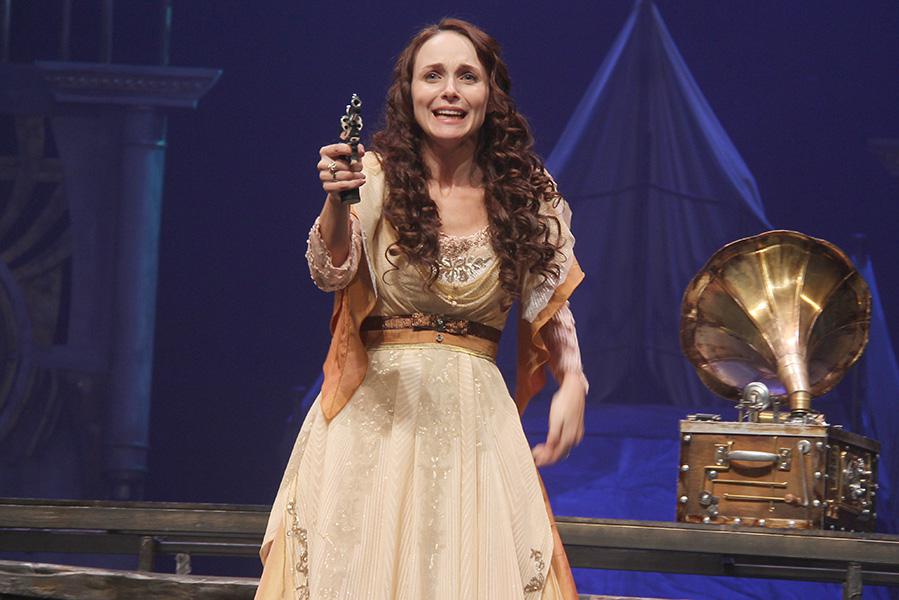 Анна Снаткина в спектакле &laquo;Приключения Фандорина&raquo; в Московском губернском театре, 2017 год