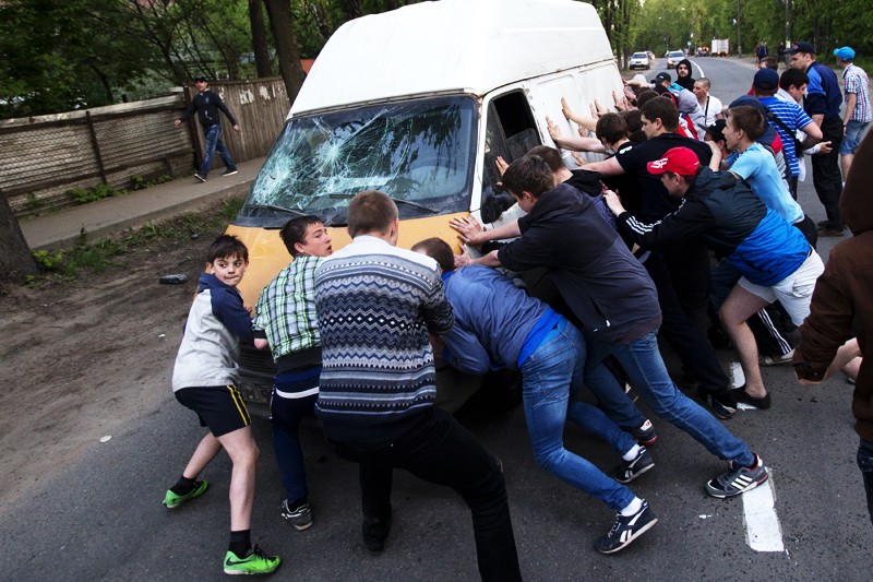 Нарушение общ порядка. Хулиганство подростки. Вандализм подростков. Несовершеннолетние вандалы. Бытовое хулиганство.