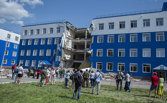 Здание казармы учебного центра ВДВ в поселке Светлый Омской области, где произошло обрушение перекрытия второго этажа. 14 июля 2015 года





